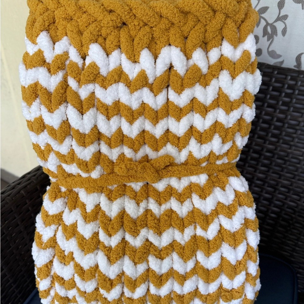 Chevron Patterned Throw Blanket